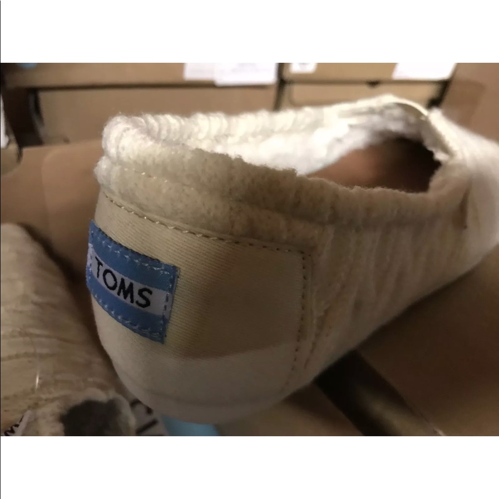 TOMS NATURAL CABLE KNIT SLIP ONS NEW IN BOX - Picture 2 of 4